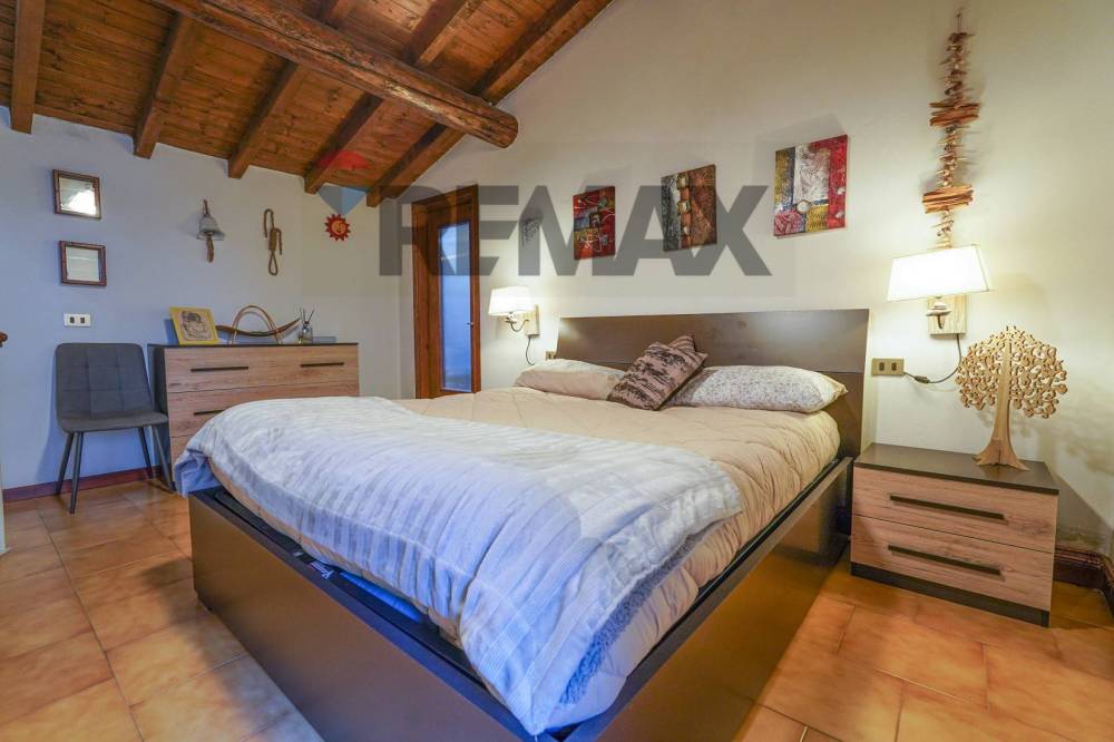 casa indipendente in vendita ad Alzano Lombardo