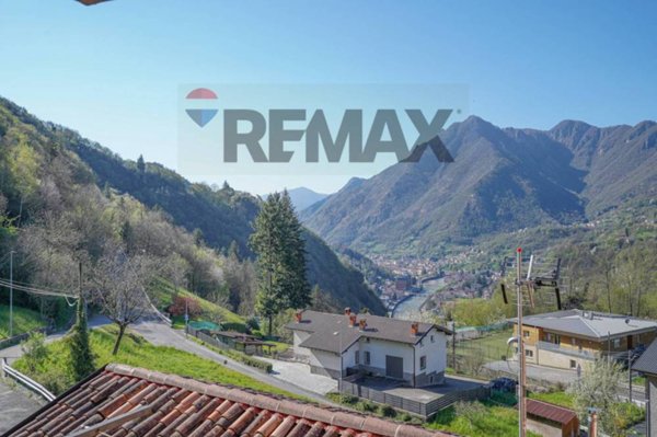 casa indipendente in vendita ad Alzano Lombardo