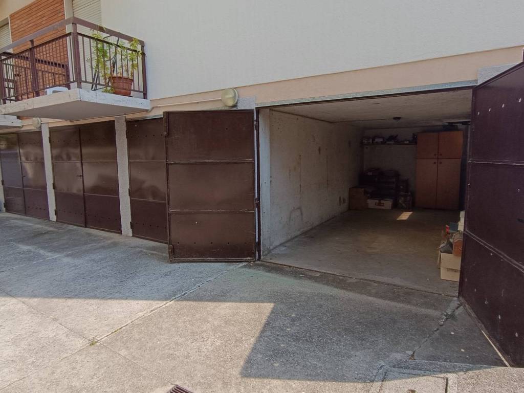 locale di sgombero in vendita ad Alzano Lombardo