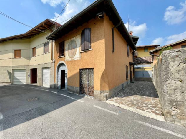 casa indipendente in vendita ad Alzano Lombardo