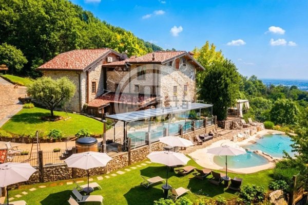 casa indipendente in vendita ad Alzano Lombardo