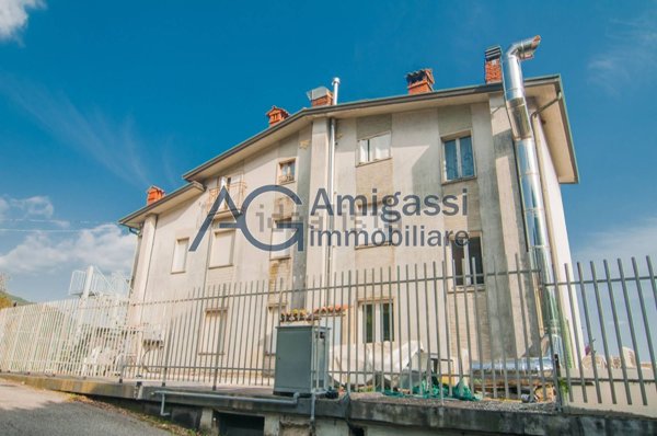 casa indipendente in vendita ad Alzano Lombardo