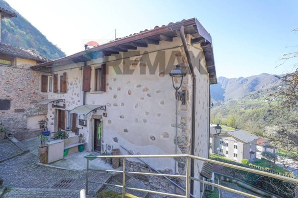 casa indipendente in vendita ad Alzano Lombardo