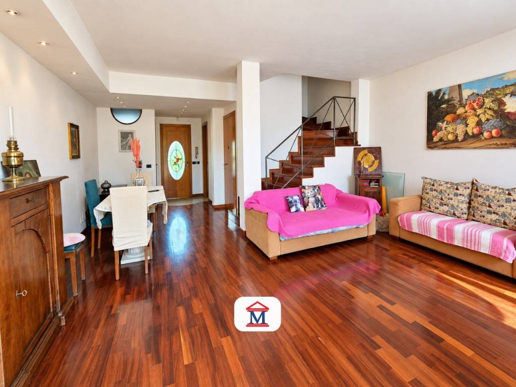casa indipendente in vendita ad Alzano Lombardo