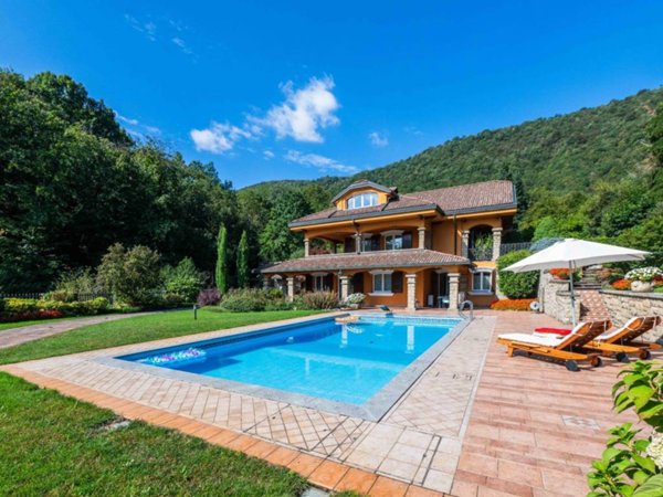 casa indipendente in vendita ad Alzano Lombardo