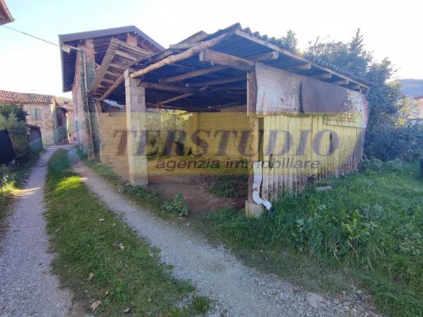 casale in vendita ad Ambivere in zona Cerchiera