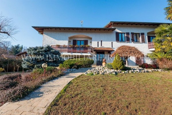 casa indipendente in vendita ad Ambivere