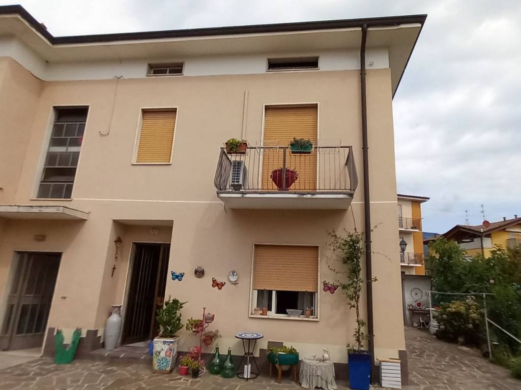 casa indipendente in vendita ad Ambivere
