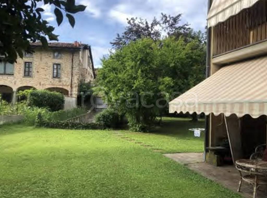 casa indipendente in vendita ad Ambivere