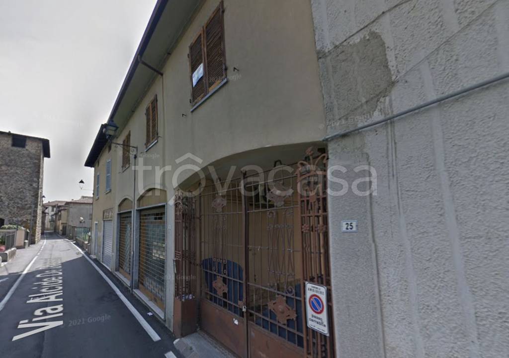 negozio in vendita ad Ambivere