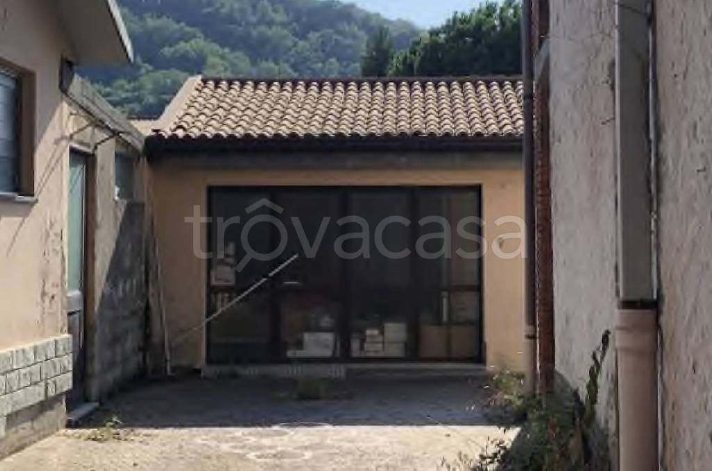 casa indipendente in vendita ad Ambivere