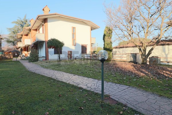 casa indipendente in vendita ad Ambivere
