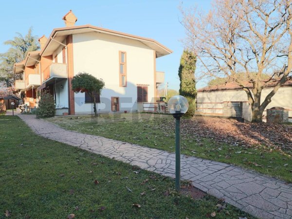 casa indipendente in vendita ad Ambivere