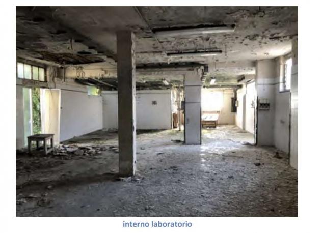 locale commerciale in vendita ad Ambivere