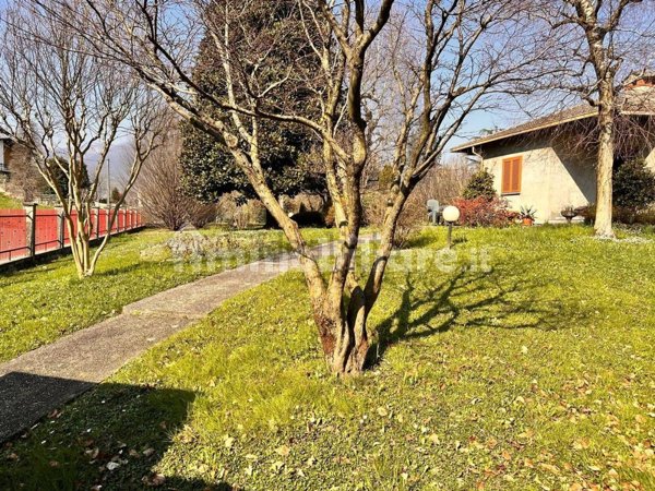 casa indipendente in vendita ad Ambivere