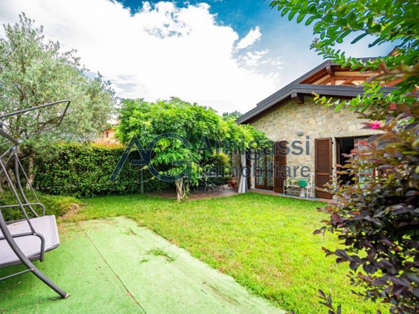 appartamento in vendita ad Ambivere in zona Cerchiera