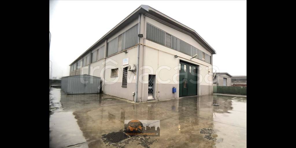 locale commerciale in vendita ad Antegnate