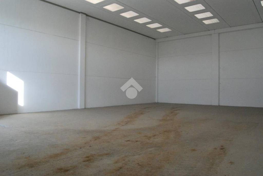 locale commerciale in vendita ad Antegnate