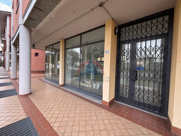 negozio in vendita ad Antegnate