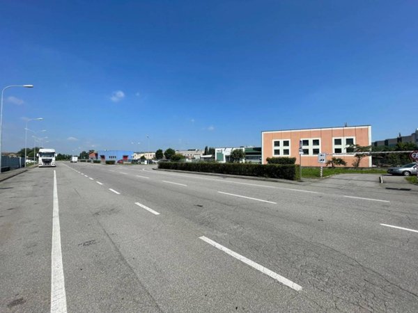 locale commerciale in vendita ad Antegnate