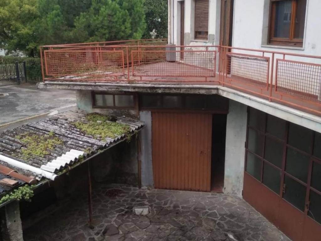 intera palazzina in vendita ad Arcene
