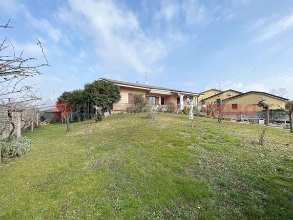 casa indipendente in vendita ad Arcene