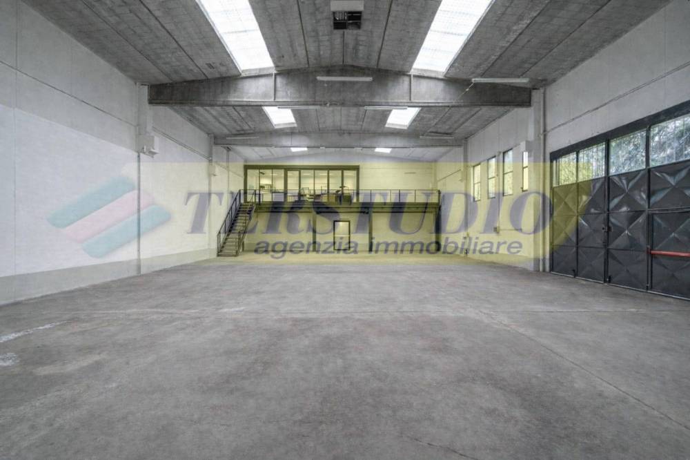 locale di sgombero in vendita ad Arcene