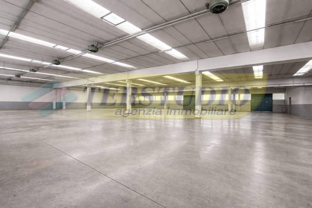 capannone in vendita ad Arcene