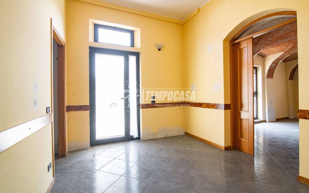 negozio in vendita ad Arcene