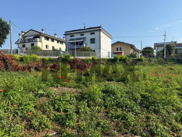 terreno edificabile in vendita ad Arcene