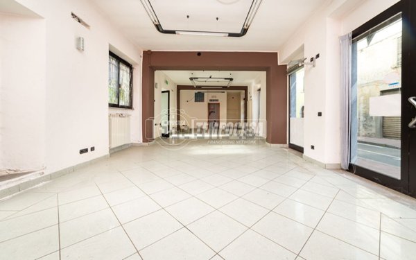 locale commerciale in vendita ad Arcene
