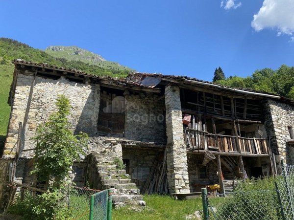 appartamento in vendita ad Ardesio in zona Ave