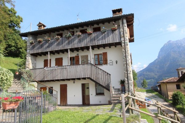 appartamento in vendita ad Ardesio in zona Cerete
