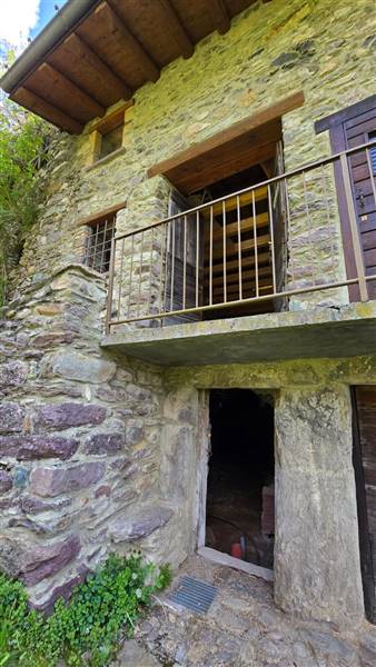 casa indipendente in vendita ad Ardesio in zona Bani