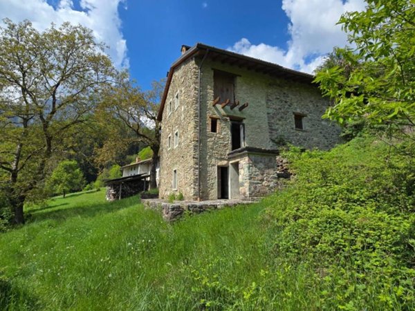 casa indipendente in vendita ad Ardesio in zona Bani