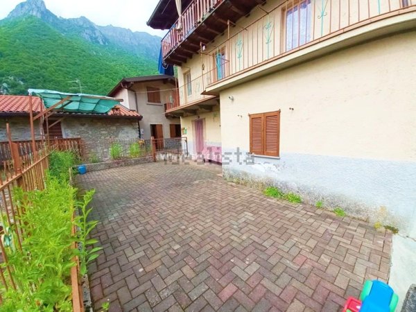 appartamento in vendita ad Ardesio in zona Piazzolo