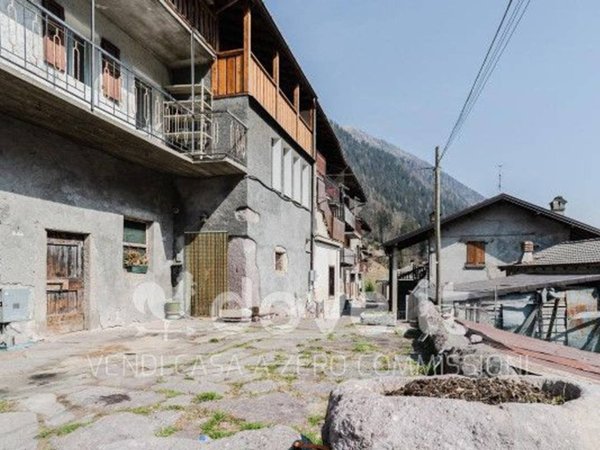 appartamento in vendita ad Ardesio in zona Valcanale