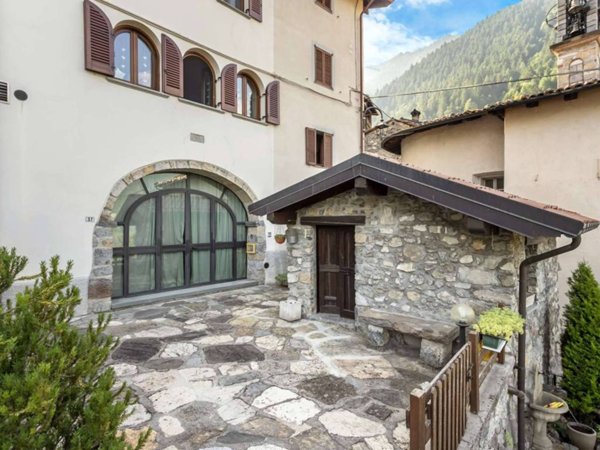 casa indipendente in vendita ad Ardesio in zona Piazzolo