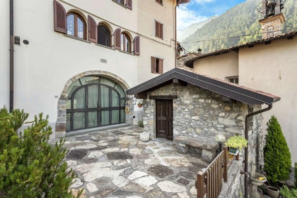 casa indipendente in vendita ad Ardesio in zona Piazzolo