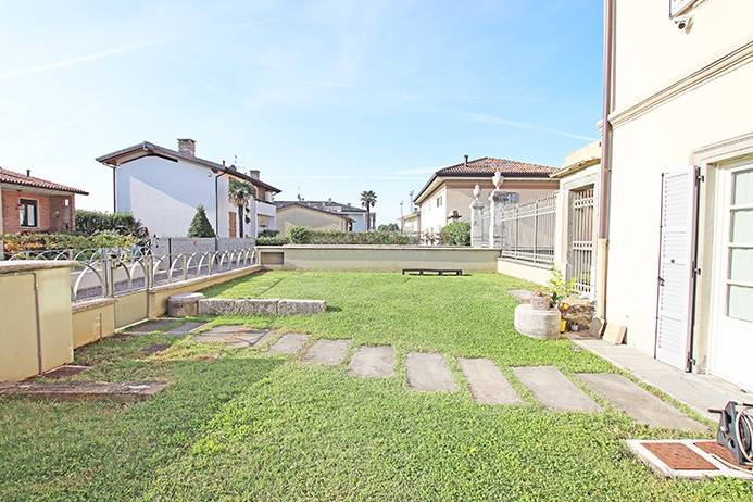 casa indipendente in vendita ad Ardesio in zona Valle