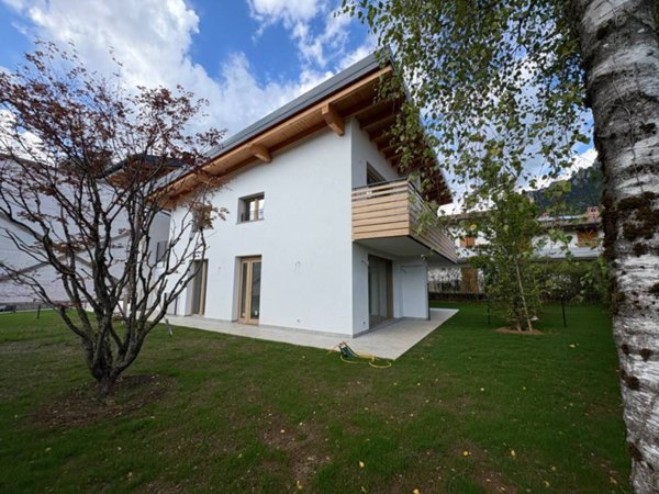 casa indipendente in vendita ad Ardesio in zona Valle