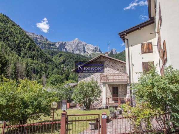 appartamento in vendita ad Ardesio in zona Valcanale