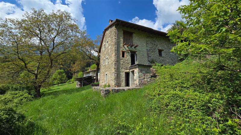 casa indipendente in vendita ad Ardesio in zona Bani