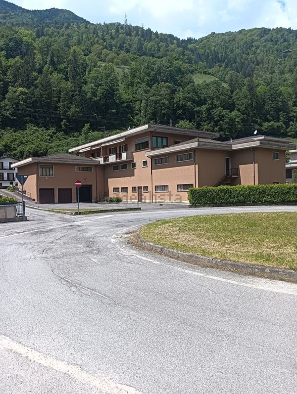 locale commerciale in vendita ad Ardesio in zona Valle