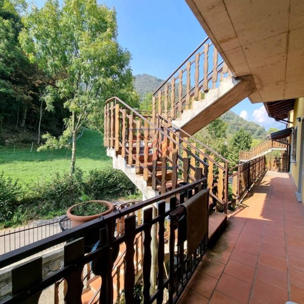 appartamento in vendita ad Ardesio in zona Valle