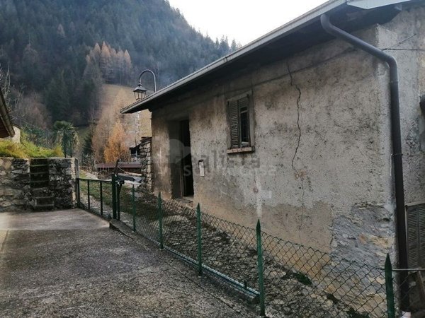 casale in vendita ad Ardesio in zona Piazzolo