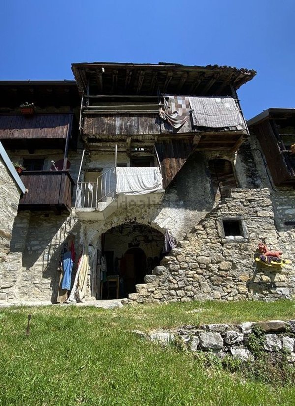 appartamento in vendita ad Ardesio in zona Ave