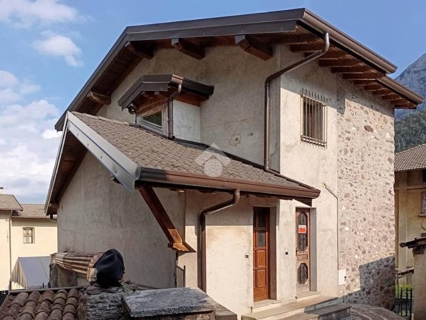 casa indipendente in vendita ad Ardesio in zona Zanetti