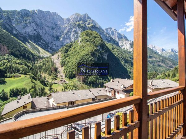 casa indipendente in vendita ad Ardesio in zona Albareti