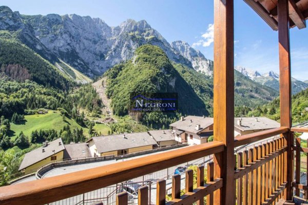 casa indipendente in vendita ad Ardesio in zona Valcanale